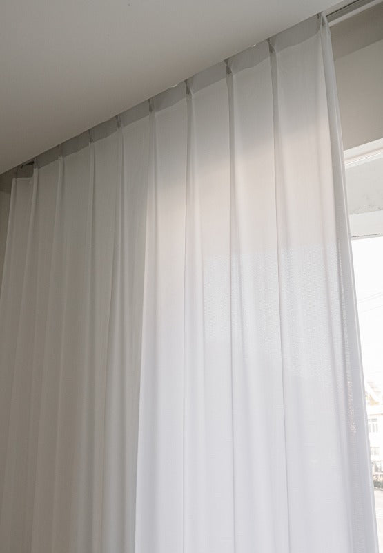 R-8　高機能防炎ホワイトレース・ボーダー