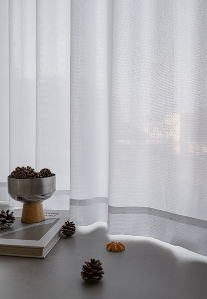 R-8　高機能防炎ホワイトレース・ボーダー