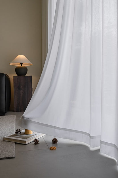 R-8　高機能防炎ホワイトレース・ボーダー