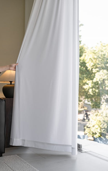 R-8　高機能防炎ホワイトレース・ボーダー